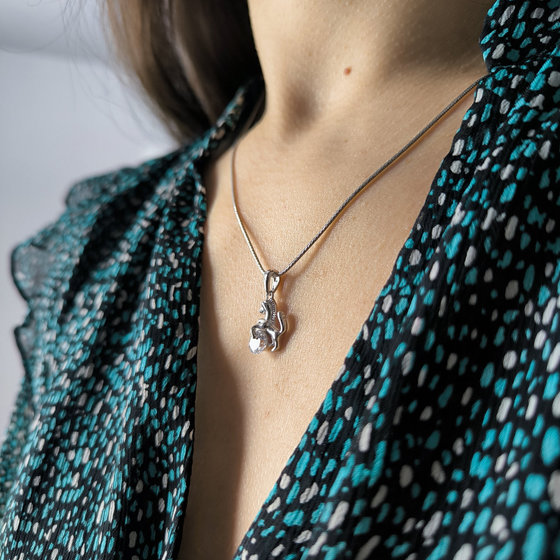 Серебряная подвеска с фианитами