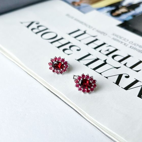 Silver earrings with a 2.94-carat garnet