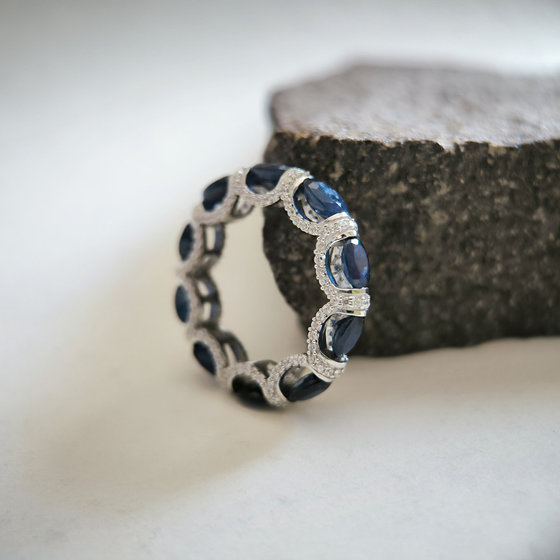 Серебряное кольцо с сапфиром 7.976ct, фианитами