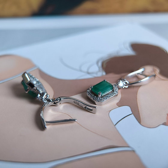 Серебряные серьги с изумрудом 3.044ct