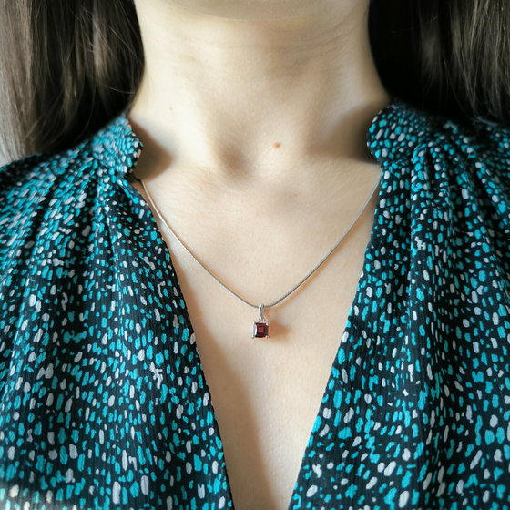 Серебряная подвеска с гранатом 0.85ct