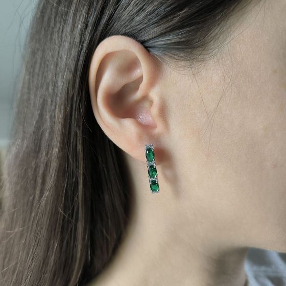 Silver earrings with a 2.114-carat nano emerald