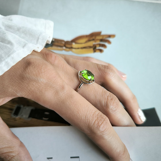 Серебряное кольцо с хризолітом 3.287ct