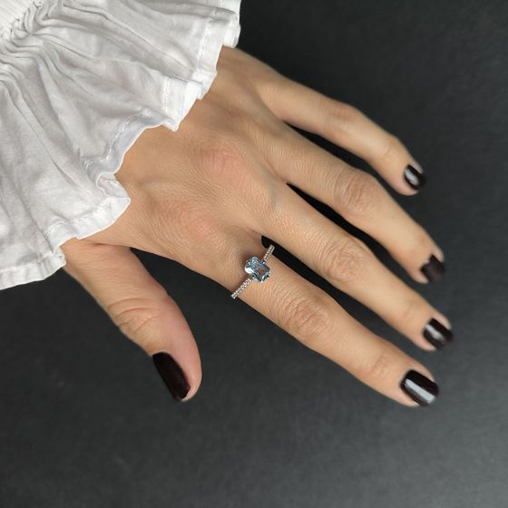 Серебряное кольцо с топазом 1.402ct, фианитами