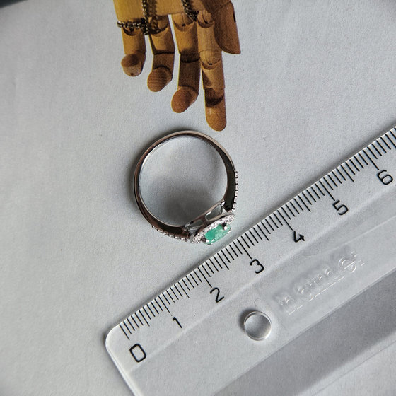 Серебряное кольцо с изумрудом 1.155ct