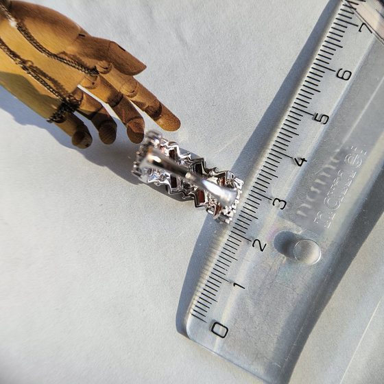 Серебряное кольцо с гранатом 5.692ct