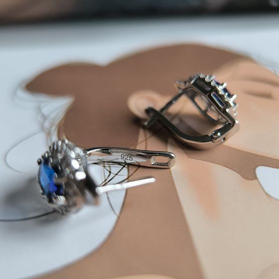 Silver earrings with sapphire nano