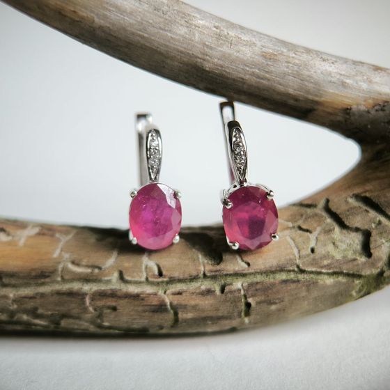 Серебряные серьги с рубином