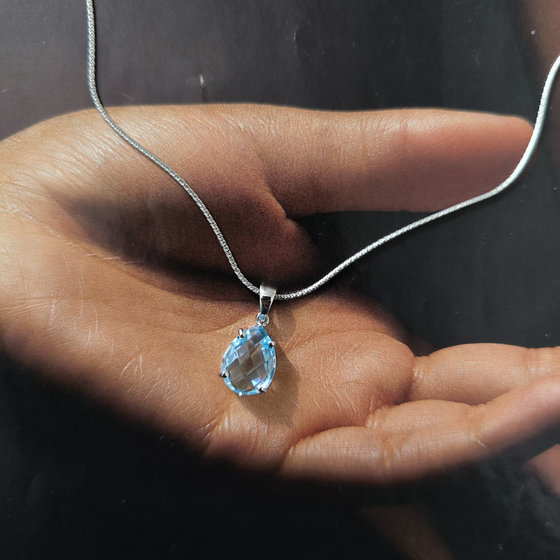 Серебряная подвеска с топазом 4.2ct