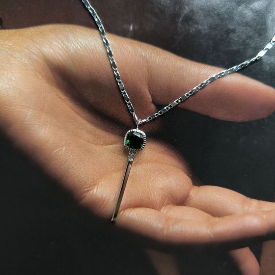 Silver pendant with a 0.95-carat nano emerald