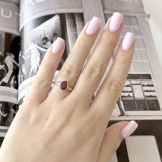 Серебряное кольцо с рубином 1.45ct, фианитами