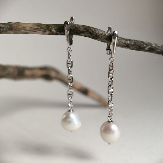 Silver earrings with baroque pearls