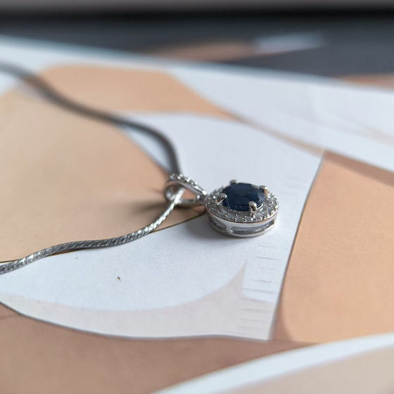 Серебряная подвеска с сапфиром 1.356ct, фианитами