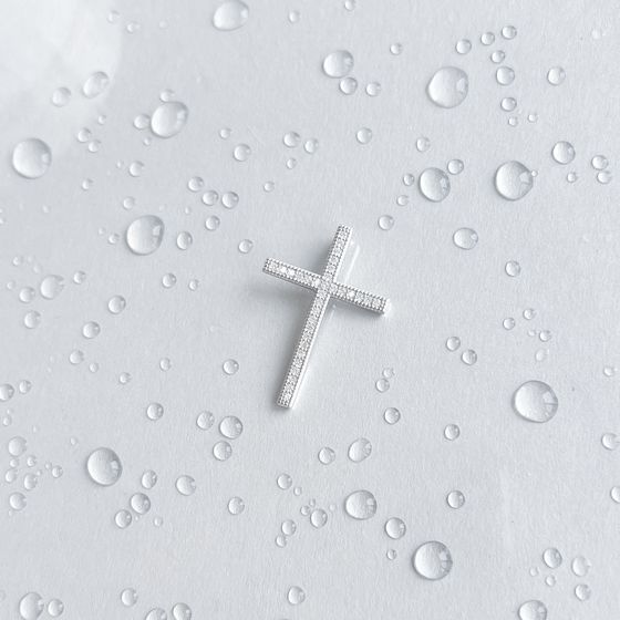Silver cross with phianites