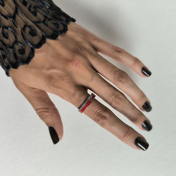 Серебряное кольцо с фианитами, емаллю