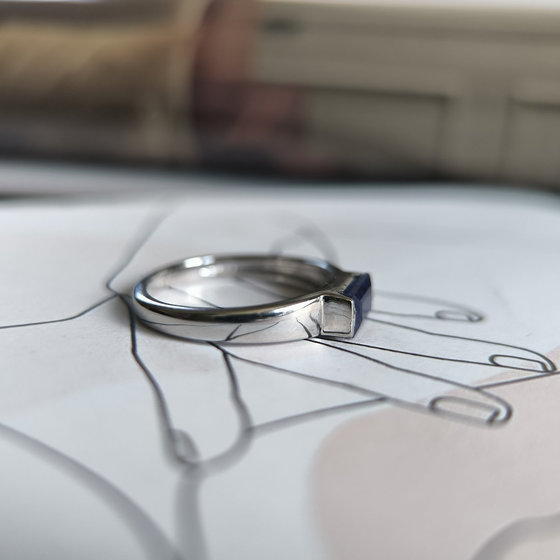 Silver ring with a 0.779-carat sapphire