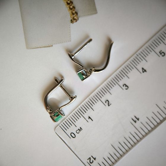 Серебряные серьги с изумрудом 0.8ct