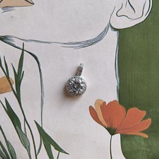 Silver pendant with phianites