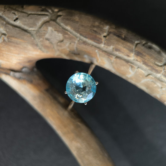Silver ring with cubic zirconia