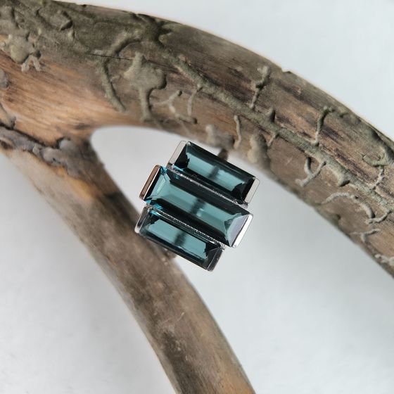 Серебряное кольцо с топазом Лондон Блю 6.66ct