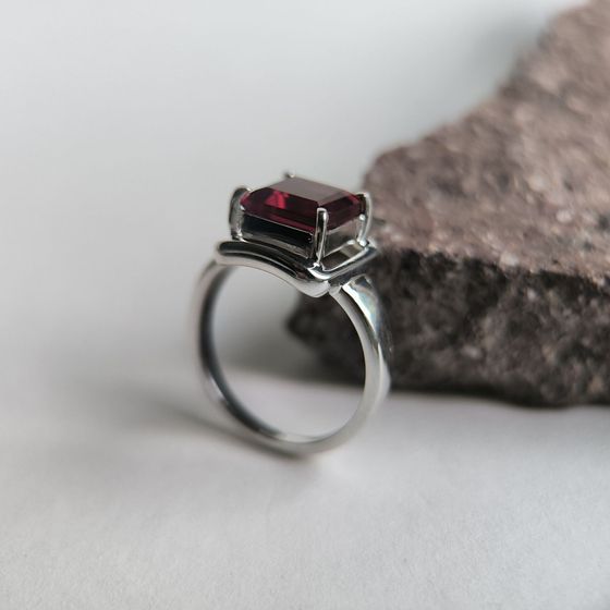 Silver ring with garnet nano 2.092ct