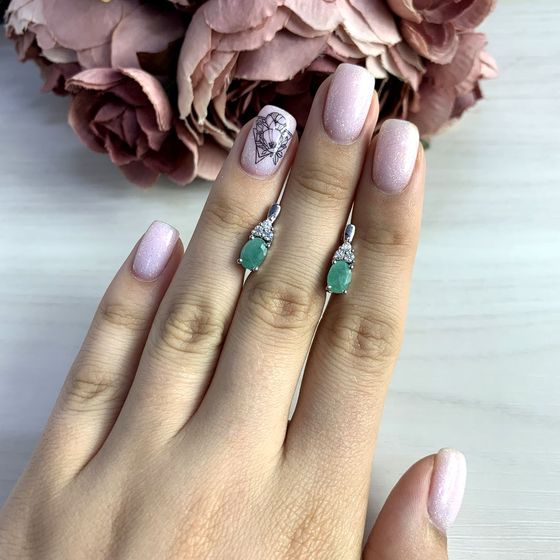 Silver earrings with a 1.939-carat emerald