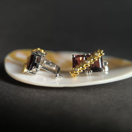Silver earrings with garnet 8.27ct