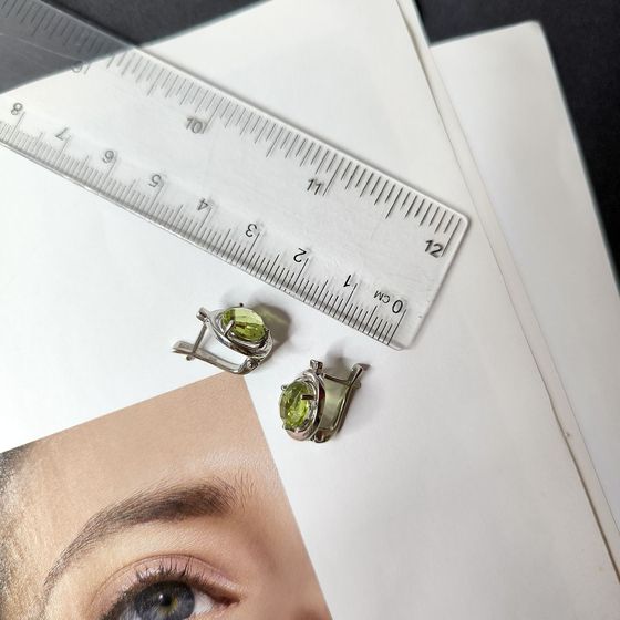 Срібні сережки з хризолітом 4.575ct