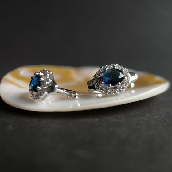 Silver earrings with sapphire nano