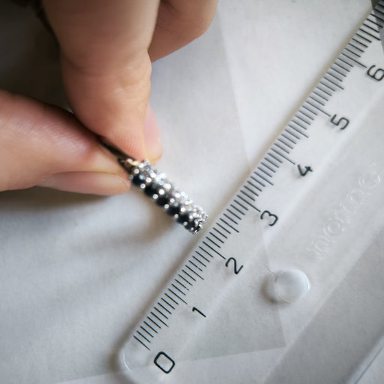 Серебряное кольцо с сапфиром, фианитами