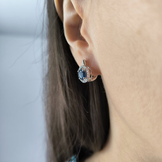 Серебряные серьги с сапфиром 2.628ct, фианитами
