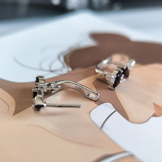 Серебряные серьги с гранатом 1.908ct