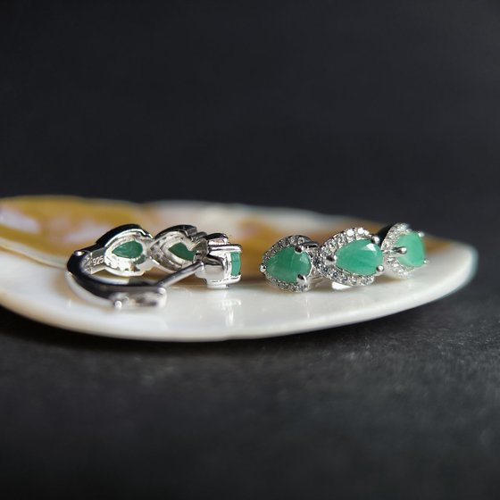 Серебряные серьги с изумрудом 2.864ct