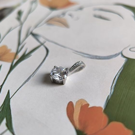 Серебряная подвеска с фианитами