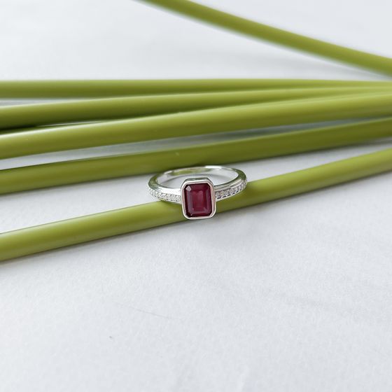 Серебряное кольцо с рубином 1.615ct