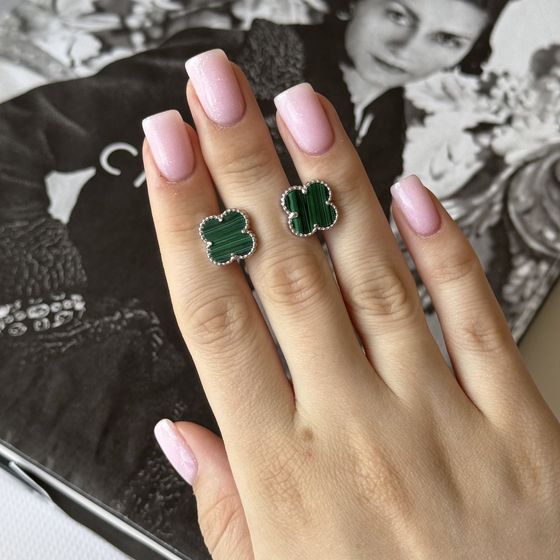 Silver earrings with malachite