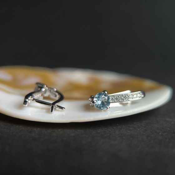 Sterling silver earrings with topaz 1.211ct, phianites