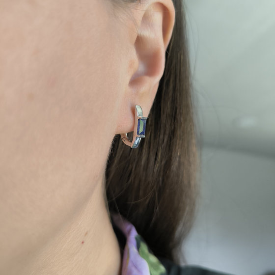 Silver Earrings with a 1.559-carat Sapphire