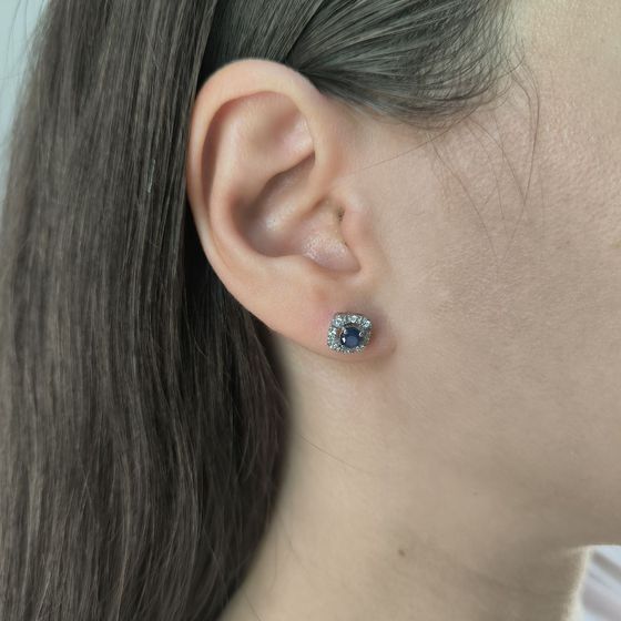 Silver earrings with a 1.028-carat sapphire and cubic zirconia