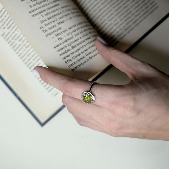 Серебряное кольцо с хризолітом 2.275ct