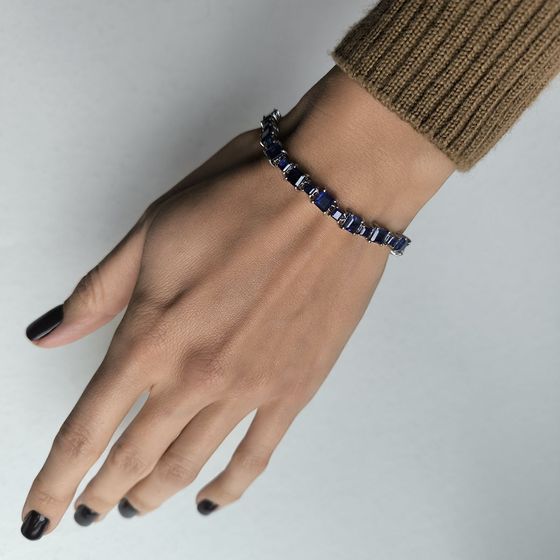 Silver bracelet with sapphire nano