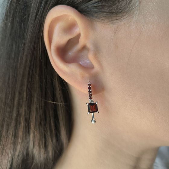 Silver earrings with garnet 2.605ct