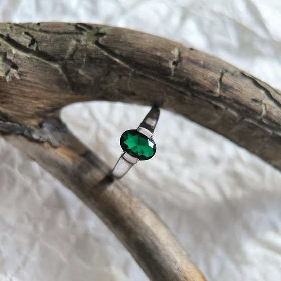 Silver ring with emerald nano 0.908ct
