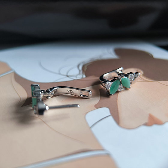 Серебряные серьги с изумрудом 1.642ct
