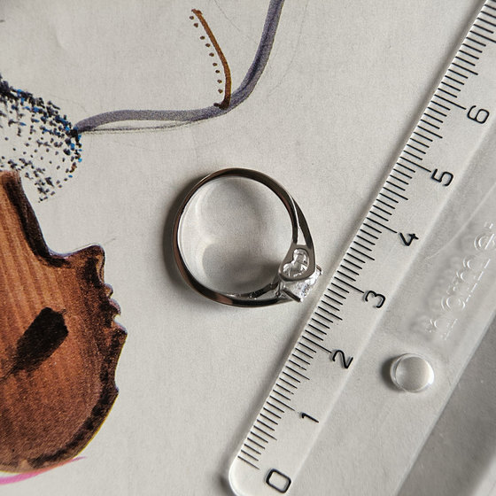 Серебряное кольцо с фианитами