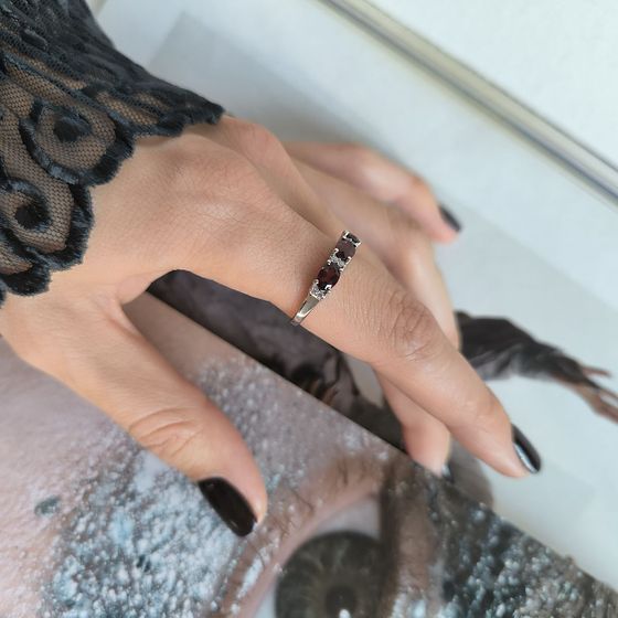 Серебряное кольцо с гранатом 1.736ct