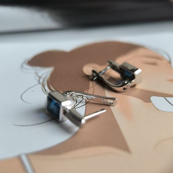 Серебряные серьги с сапфиром nano 1.943ct, фианитами