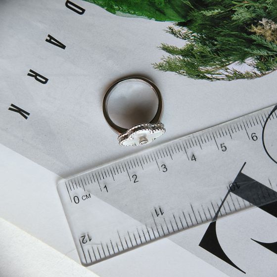 Серебряное кольцо с перламутром, фианитами