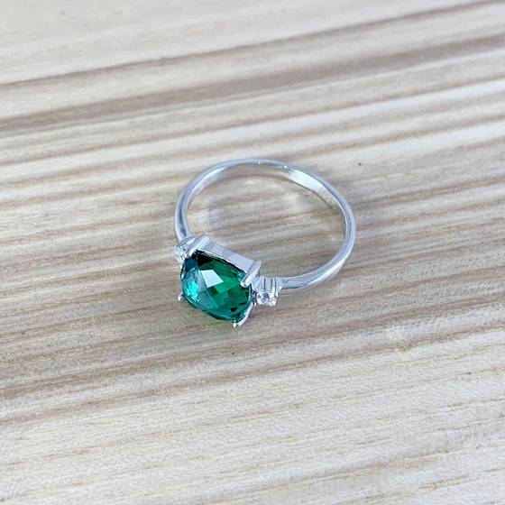 Серебряное кольцо с изумрудом nano 1.987ct