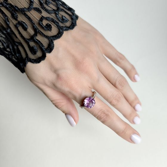 Silver ring with a 5.022-carat alexandrite